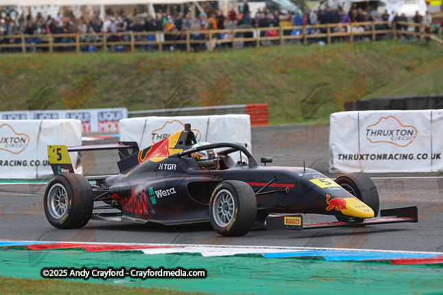 F4-Thruxton-080625-R12-30