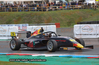 F4-Thruxton-080625-R12-30