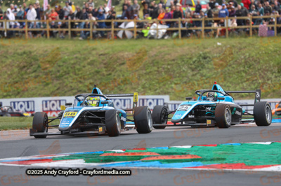 F4-Thruxton-080625-R12-34