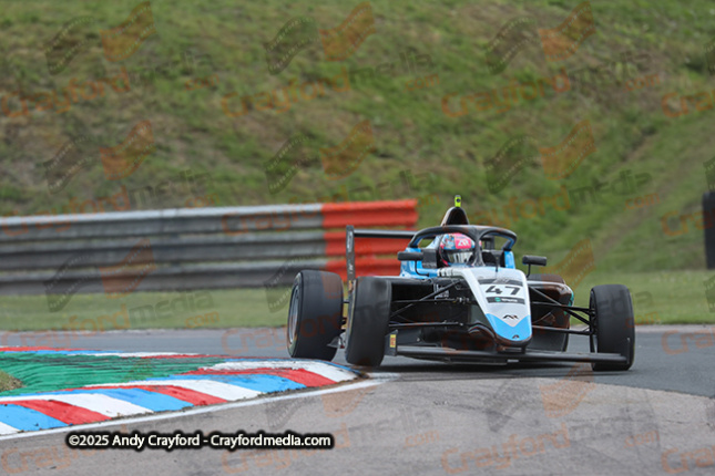 F4-Thruxton-080625-R12-66