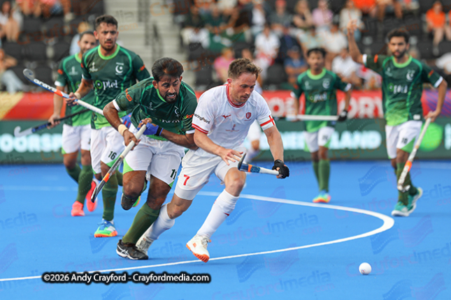 Mens-England-v-Pakistan-150826-21