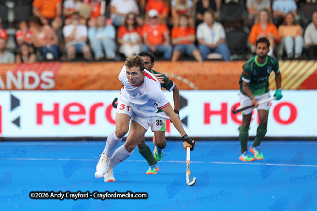 Mens-England-v-Pakistan-150826-23