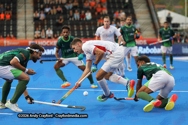 Mens-England-v-Pakistan-150826-30