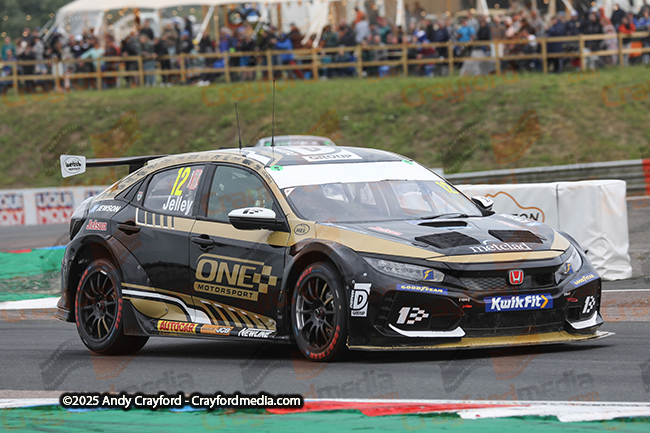 BTCC-Thruxton-080625-R12-7