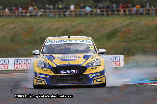 BTCC-Thruxton-080625-R11-13