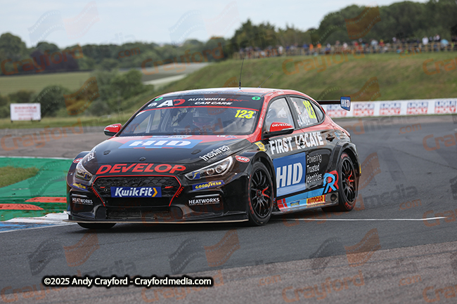 BTCC-Thruxton-080625-R11-24