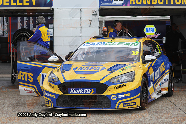 BTCC-Thruxton-080625-R11-7